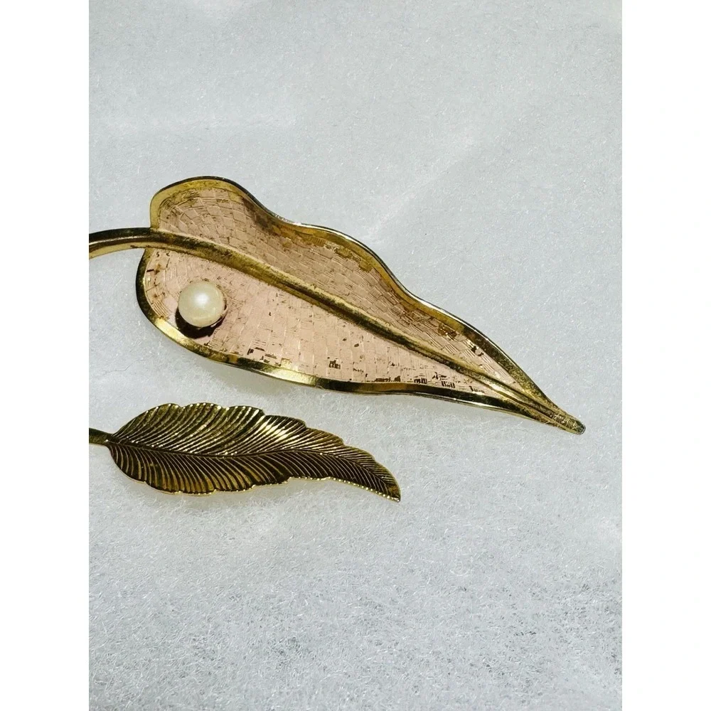2 Piece Lot Of Vintage Gold Tone Leaf With Faux‎ Pearls Lapel Hat Pin Brooch